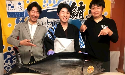 魚彦×さくら酒店のコラボ企画 「マグロの解体ショー」
